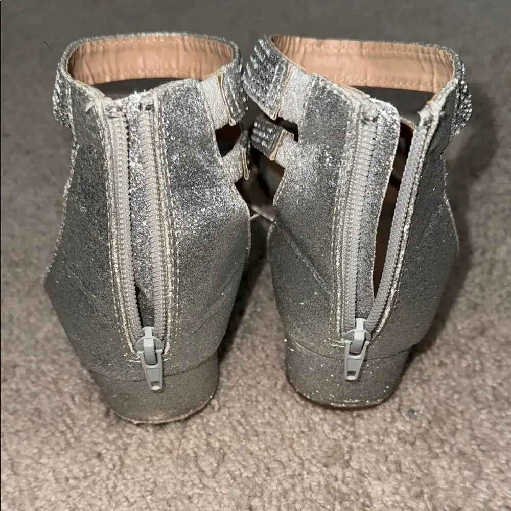 Adrienne Vittadini Levain Silver Strappy Girls Heels Kids Size 4